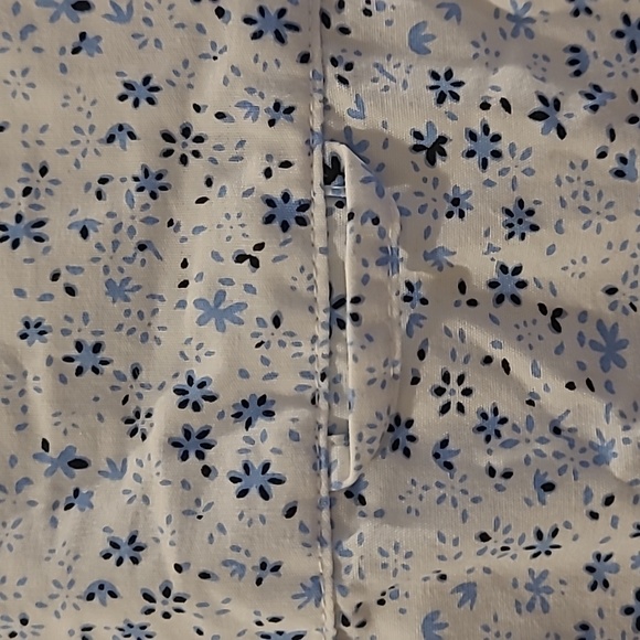 Mens casual button up. Size large - Picture 4 of 6